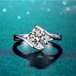 Genuine 1 Carat 6.5mm Round .925 Silver Moissanite Ring - brand new Size W 6